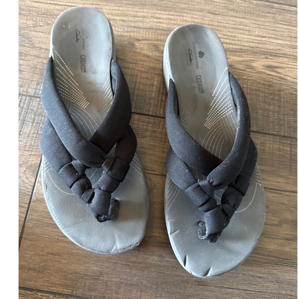 Clarks Cloudsteppers Cushion Soft Black Thong Sandals Women's Approx Size 8